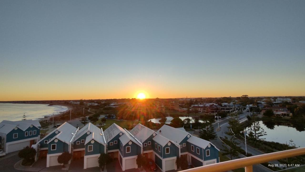 A 406 Fantastic Ocean Beach And Marina View Apt - Манджера Экстерьер фото